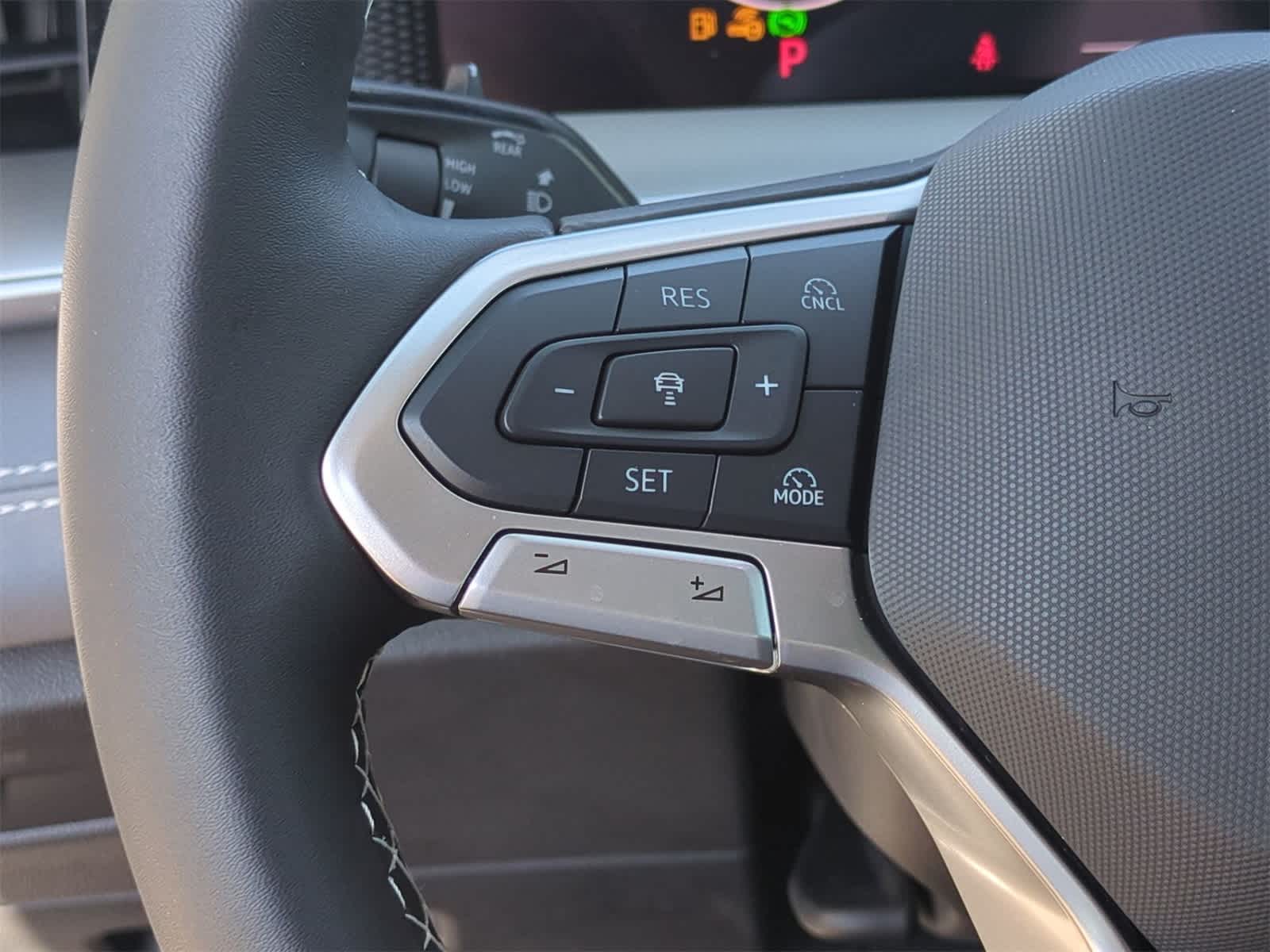 Thumbnail: 2025 Volkswagen Tiguan - 24