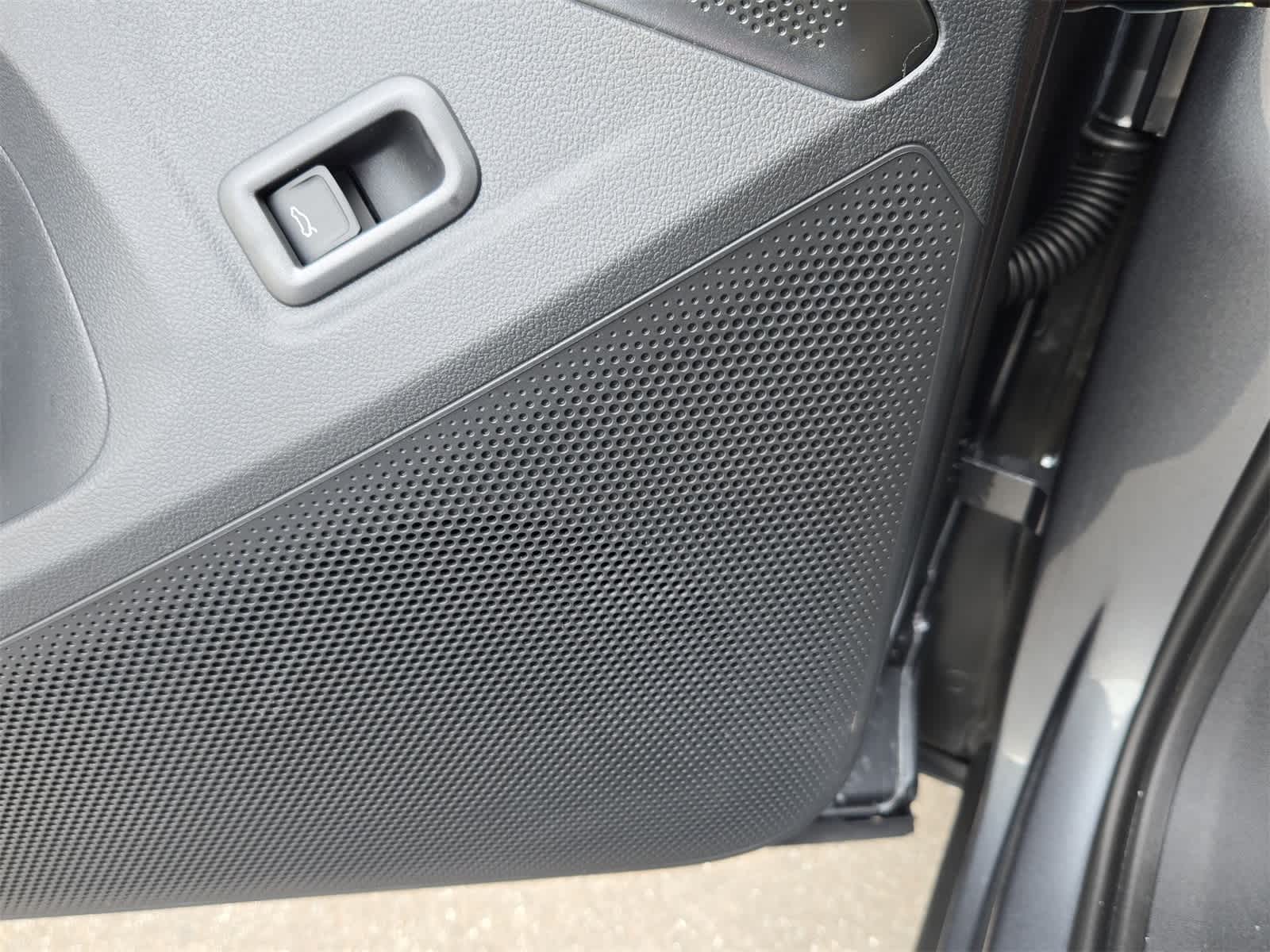 Thumbnail: 2025 Volkswagen Tiguan - 31