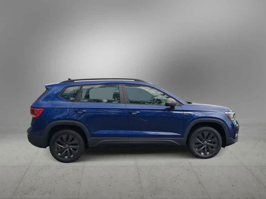 Thumbnail: 2022 Volkswagen Taos - 9