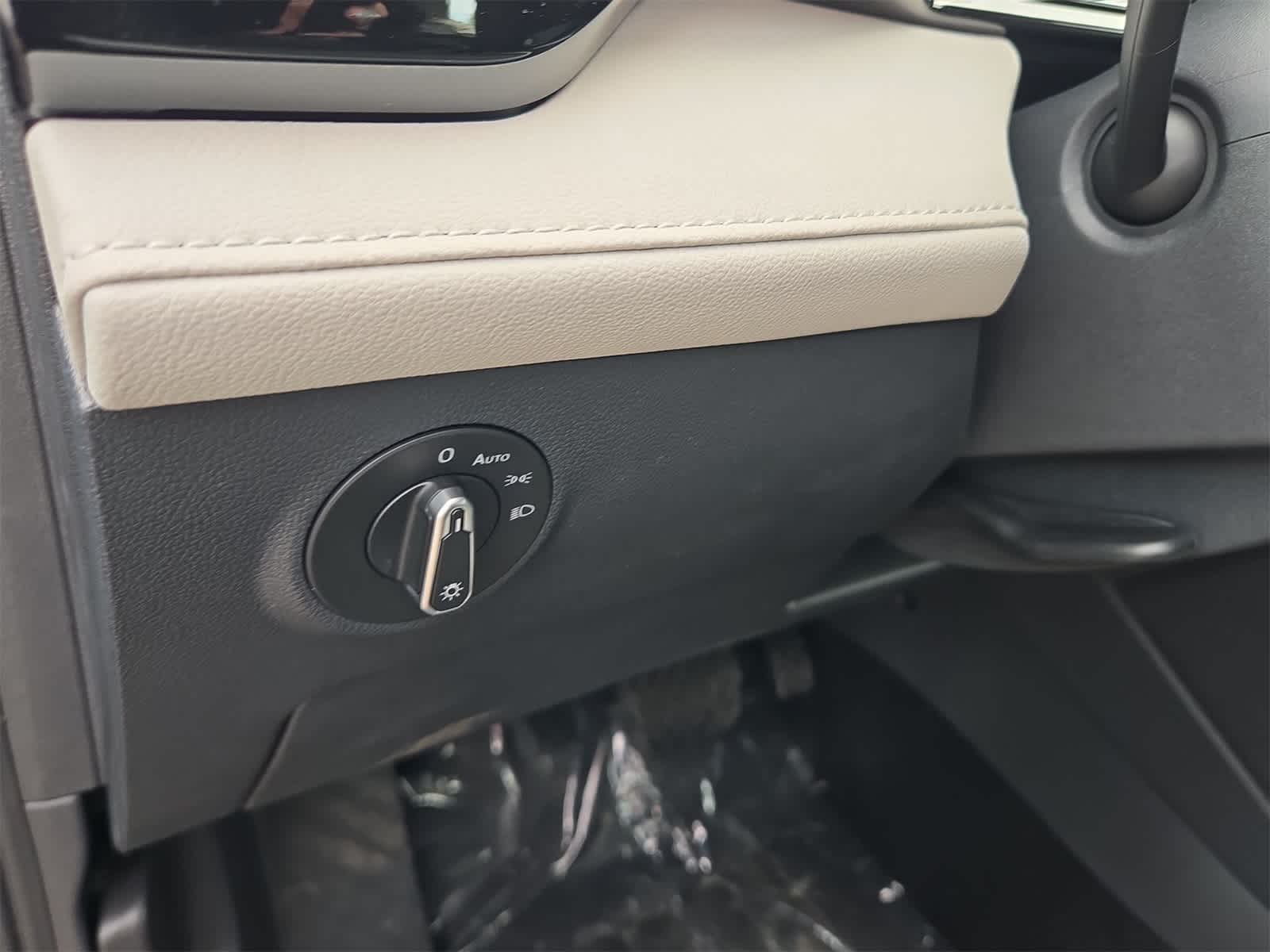 Thumbnail: 2025 Volkswagen Taos - 37