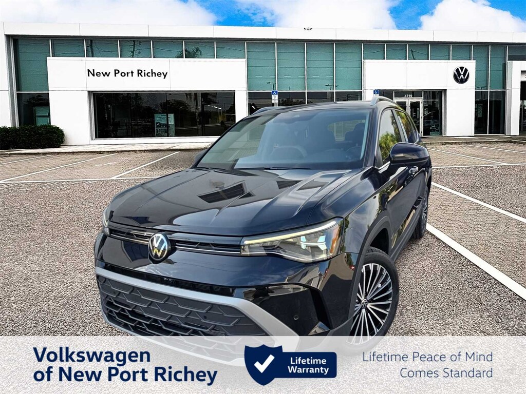 New 2025 Volkswagen Taos 1.5T SE SUV