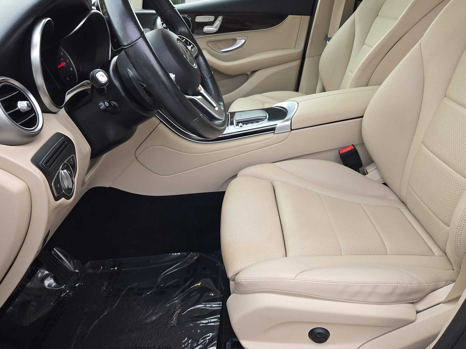 Thumbnail: 2022 Mercedes-Benz GLC - 16