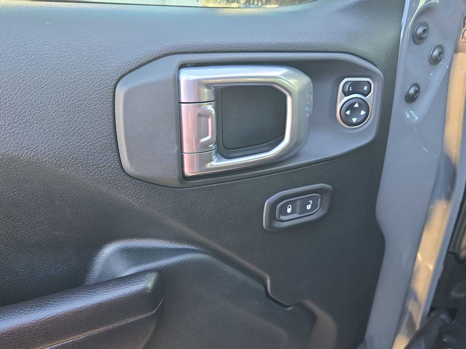 Thumbnail: 2020 Jeep Wrangler - 32