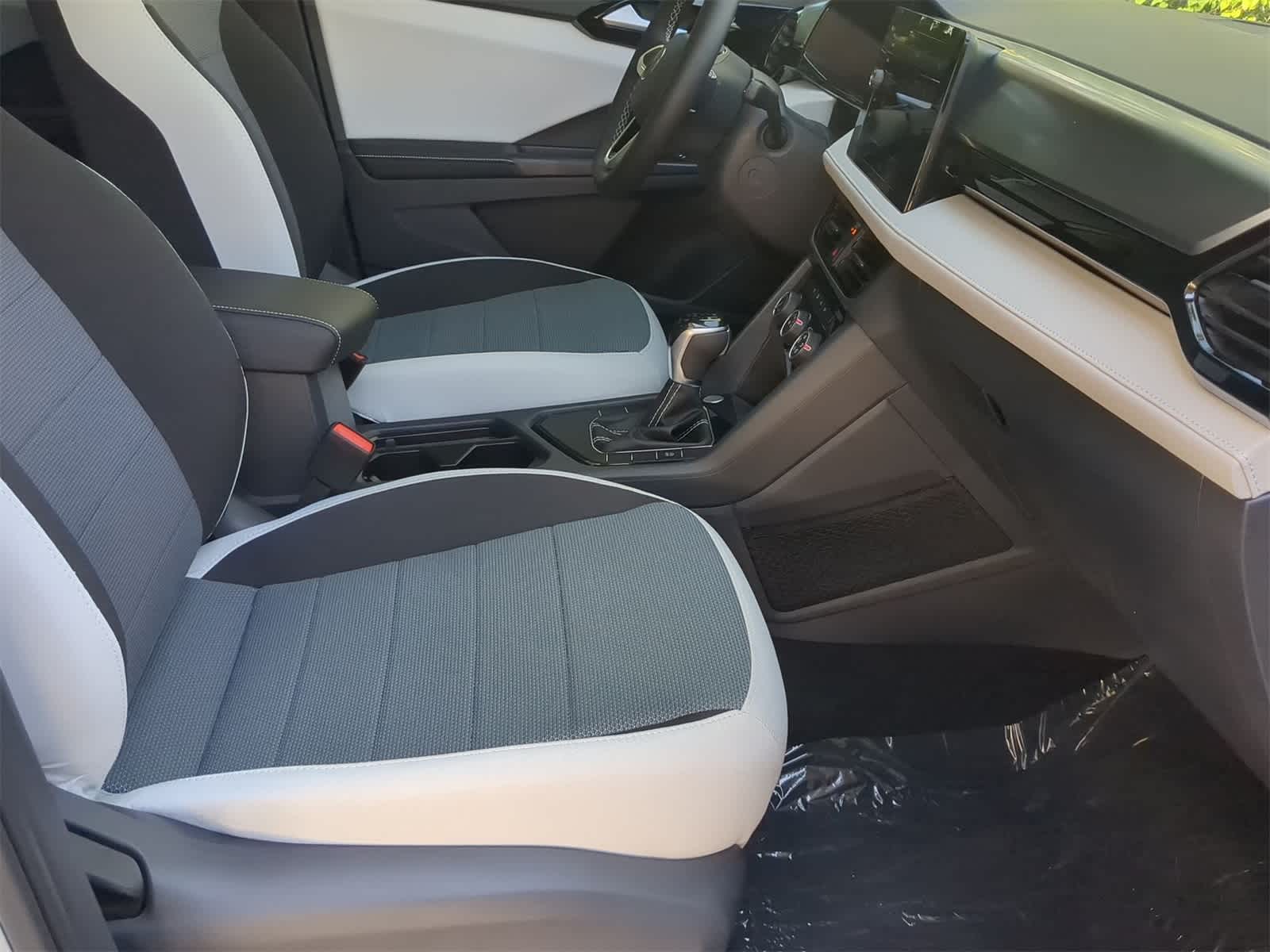 Thumbnail: 2025 Volkswagen Taos - 20