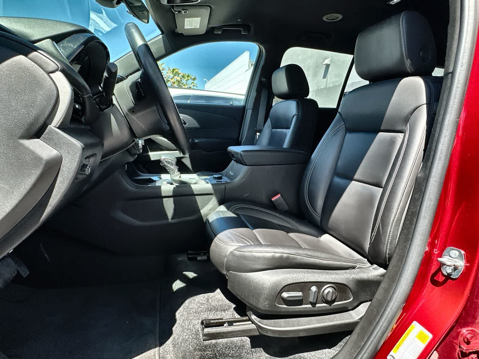 Thumbnail: 2023 Chevrolet Traverse - 2