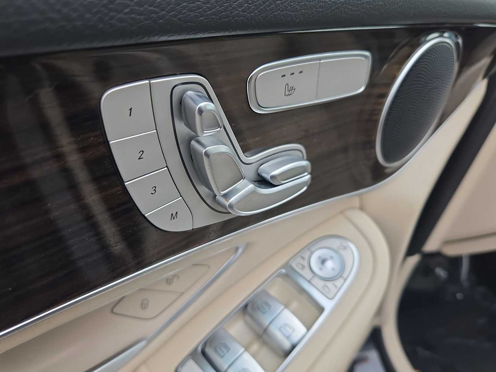 Thumbnail: 2022 Mercedes-Benz GLC - 17