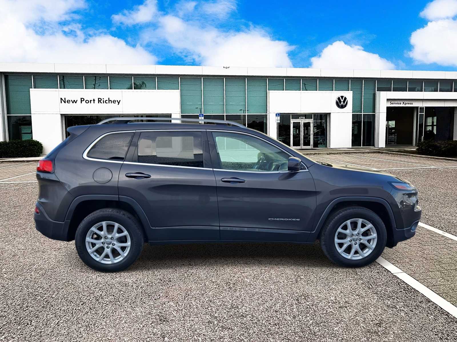 Thumbnail: 2017 Jeep Cherokee - 9