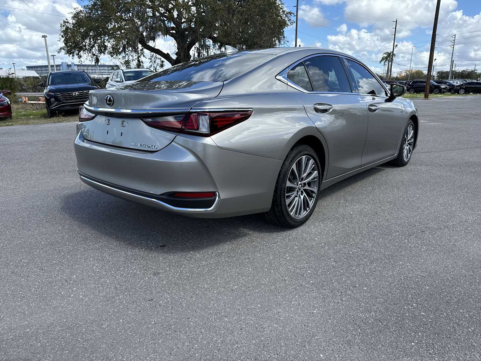 Thumbnail: 2021 Lexus ES - 6
