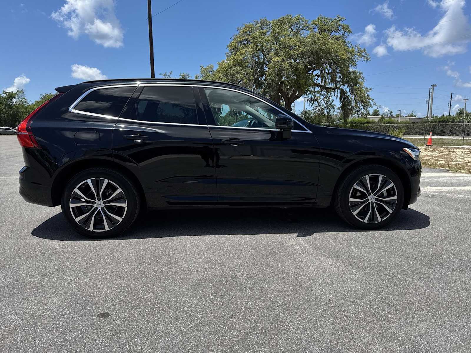 Thumbnail: 2022 Volvo XC60 - 8
