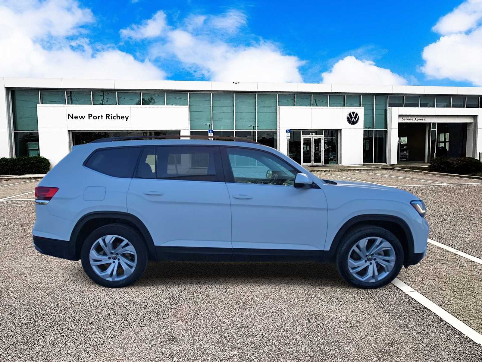 Thumbnail: 2022 Volkswagen Atlas - 9