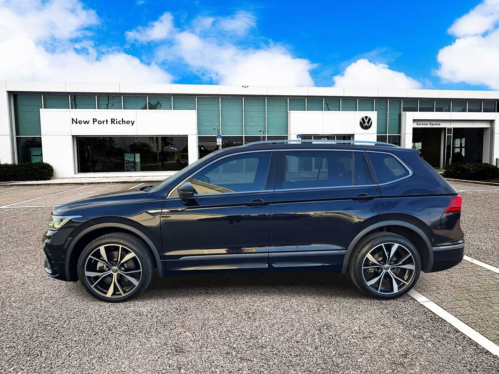Thumbnail: 2023 Volkswagen Tiguan - 5