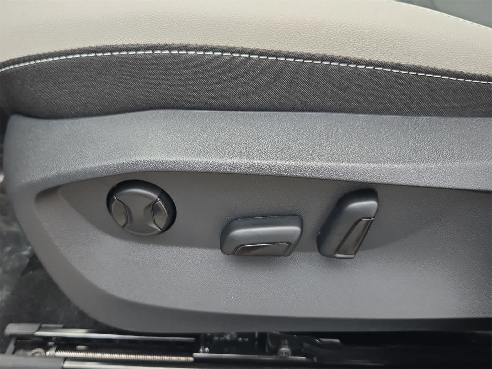 Thumbnail: 2025 Volkswagen Taos - 18