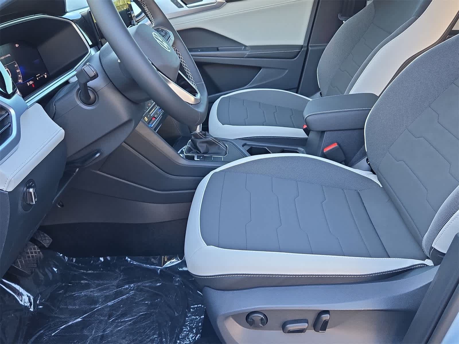 Thumbnail: 2025 Volkswagen Taos - 17