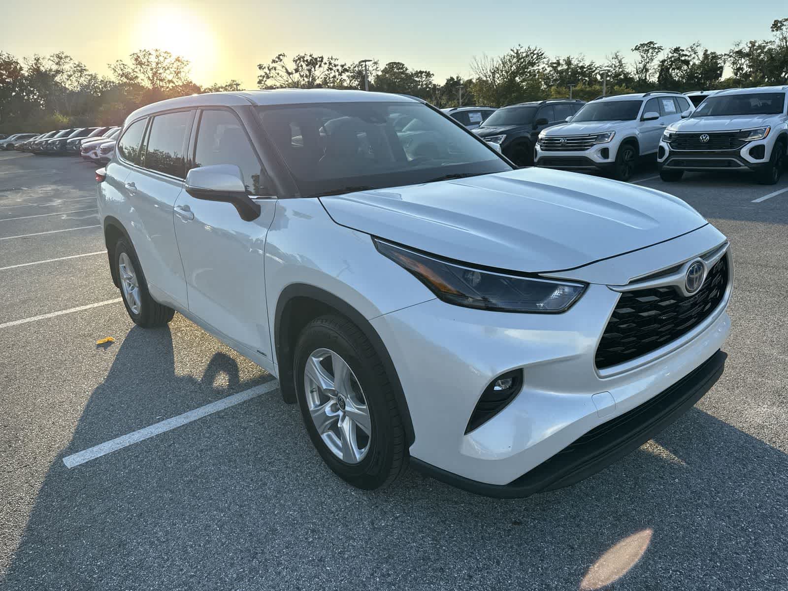 Thumbnail: 2022 Toyota Highlander - 15