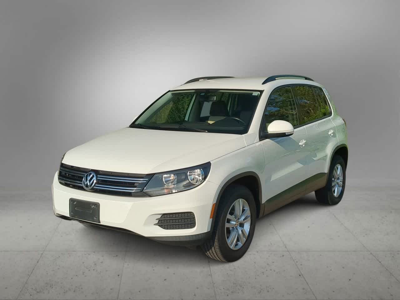 Thumbnail: 2017 Volkswagen Tiguan - 4