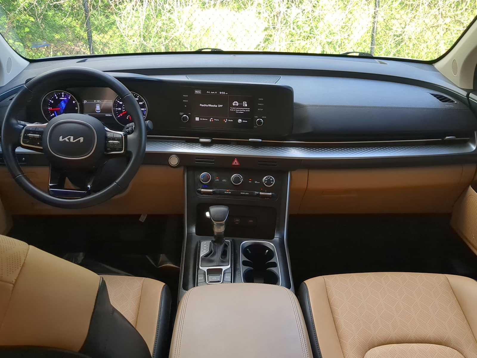 Thumbnail: 2023 Kia Carnival - 16
