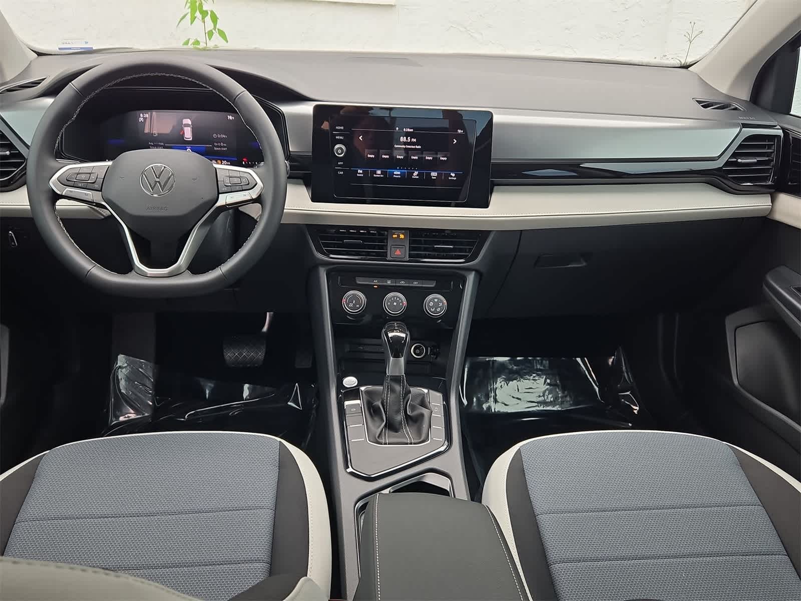 Thumbnail: 2025 Volkswagen Taos - 16