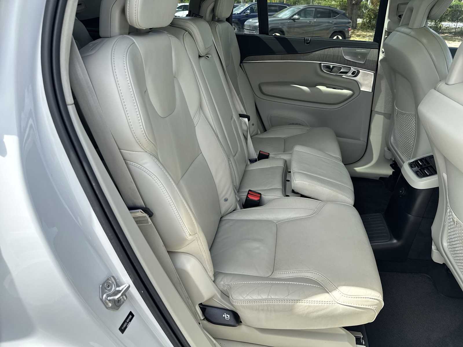 Thumbnail: 2022 Volvo XC90 - 19