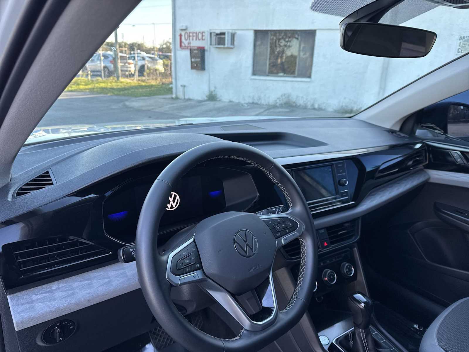 Thumbnail: 2023 Volkswagen Taos - 10