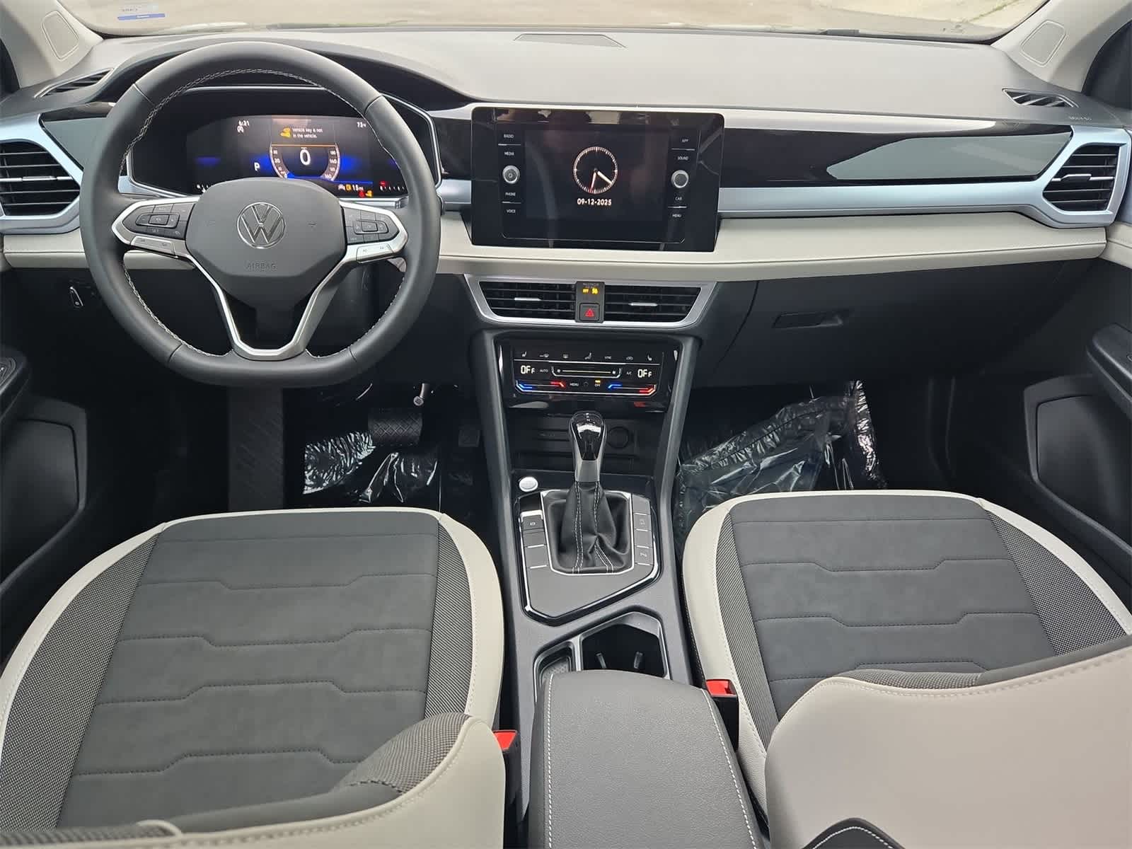 Thumbnail: 2025 Volkswagen Taos - 16