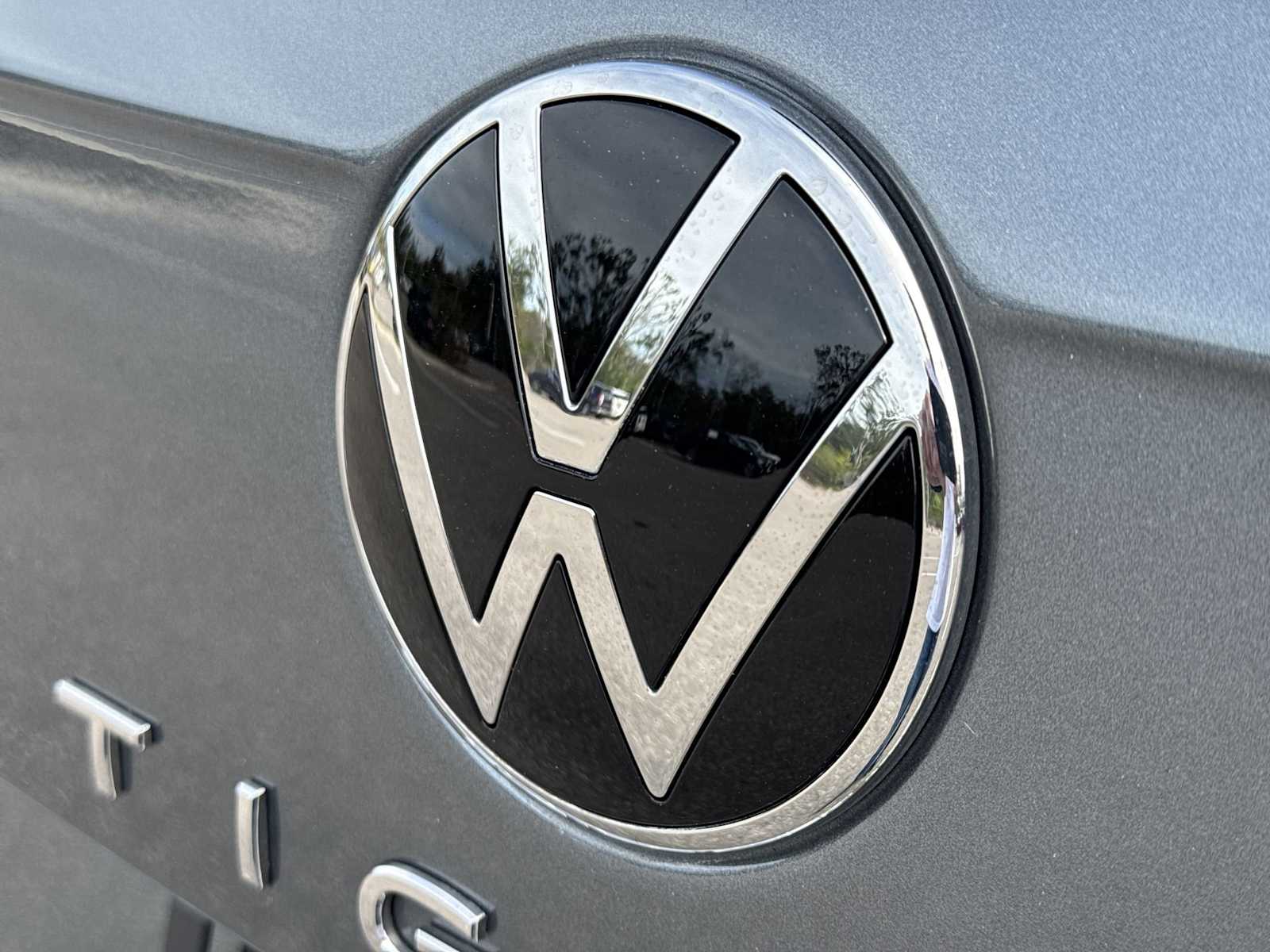 Thumbnail: 2022 Volkswagen Tiguan - 10