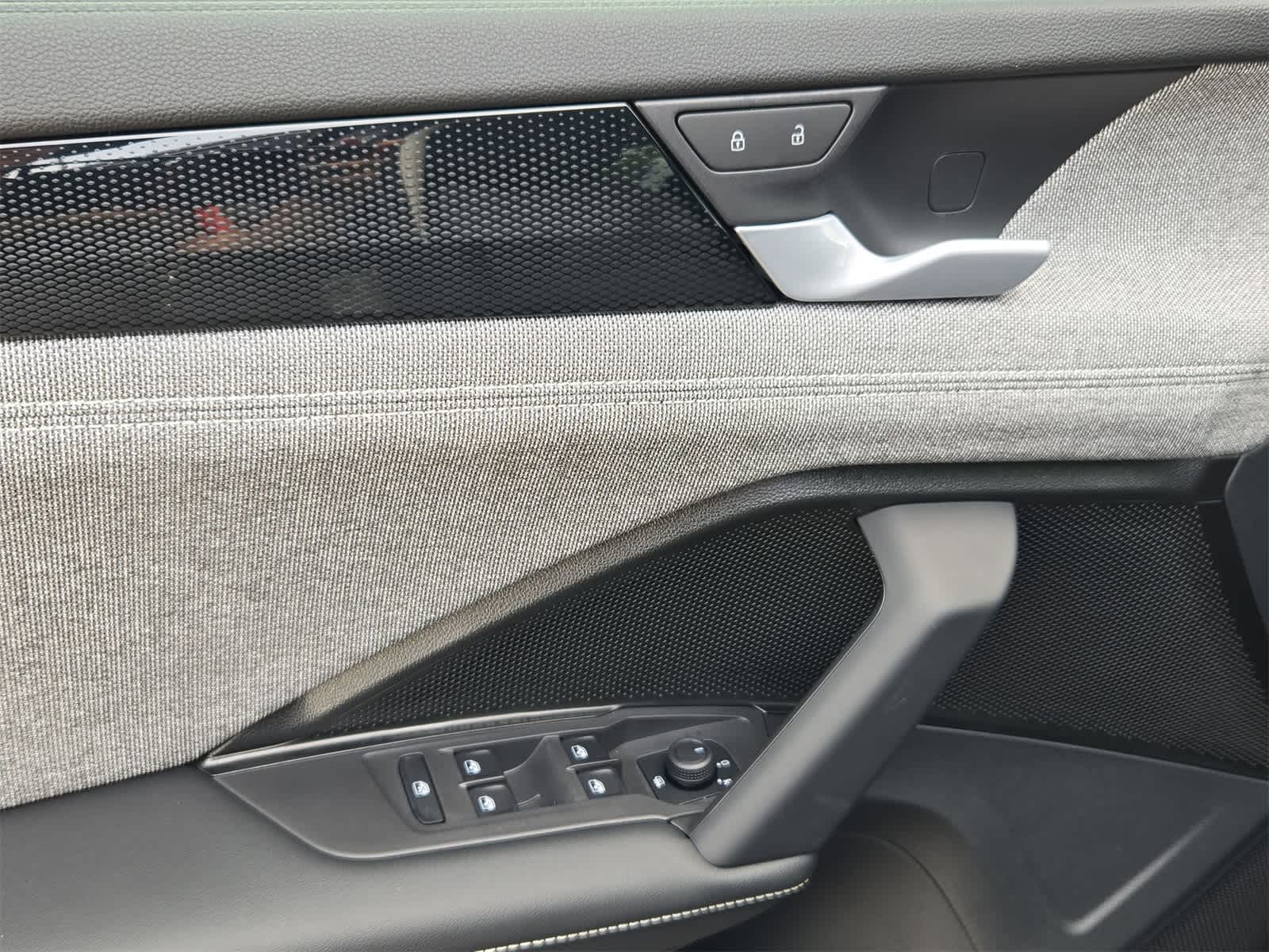 Thumbnail: 2025 Volkswagen Tiguan - 35