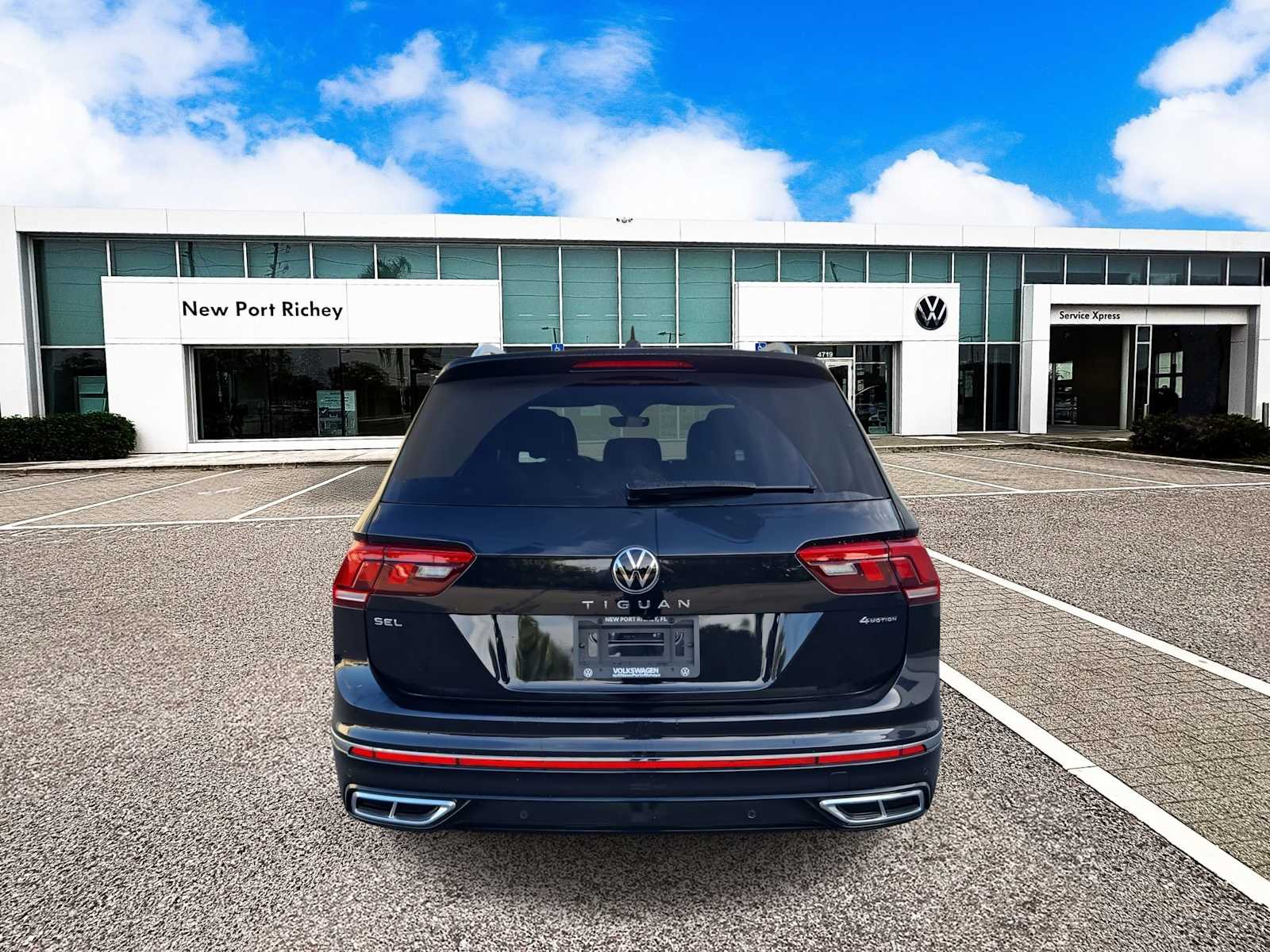 Thumbnail: 2023 Volkswagen Tiguan - 7