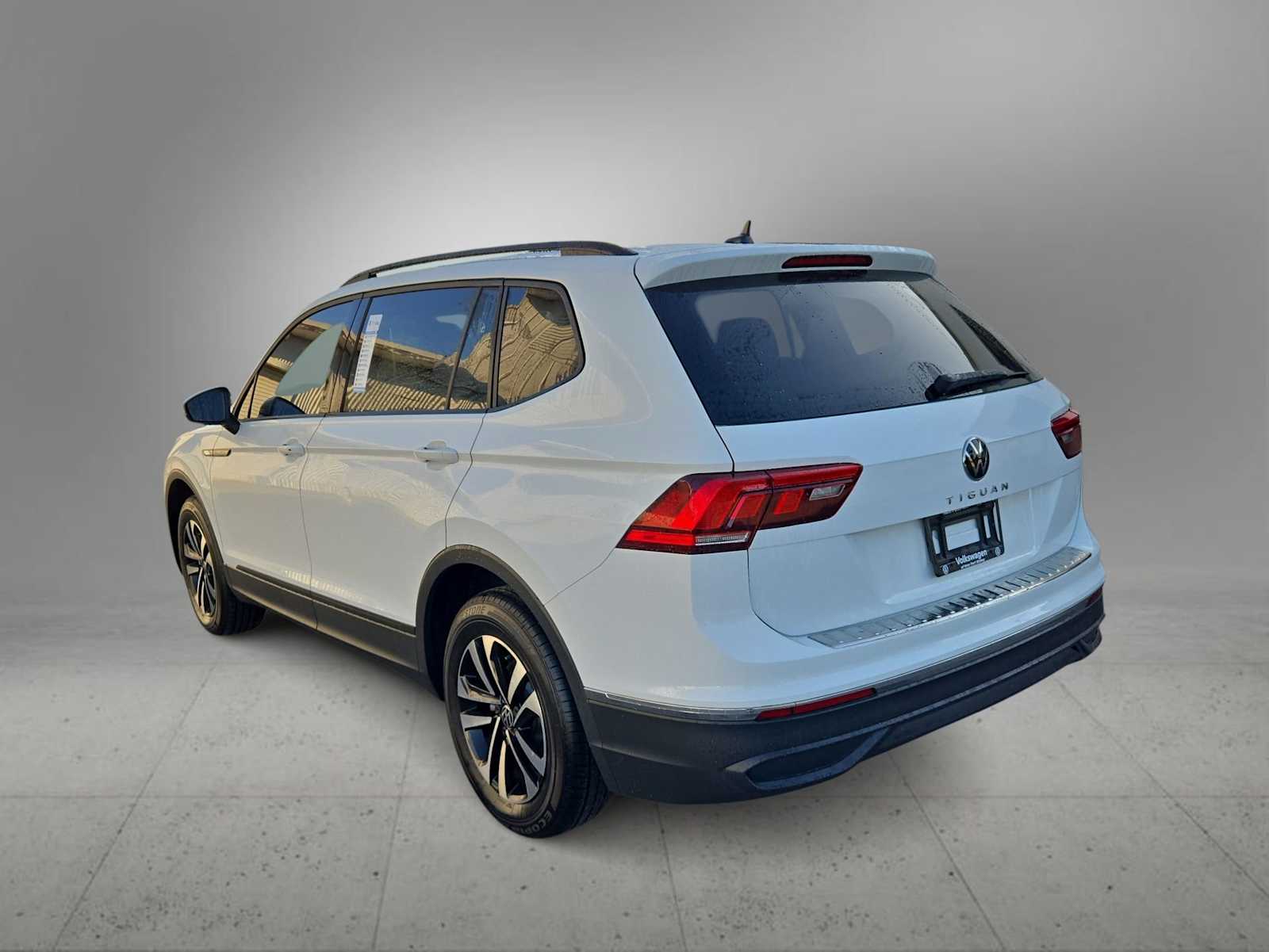 Thumbnail: 2023 Volkswagen Tiguan - 6