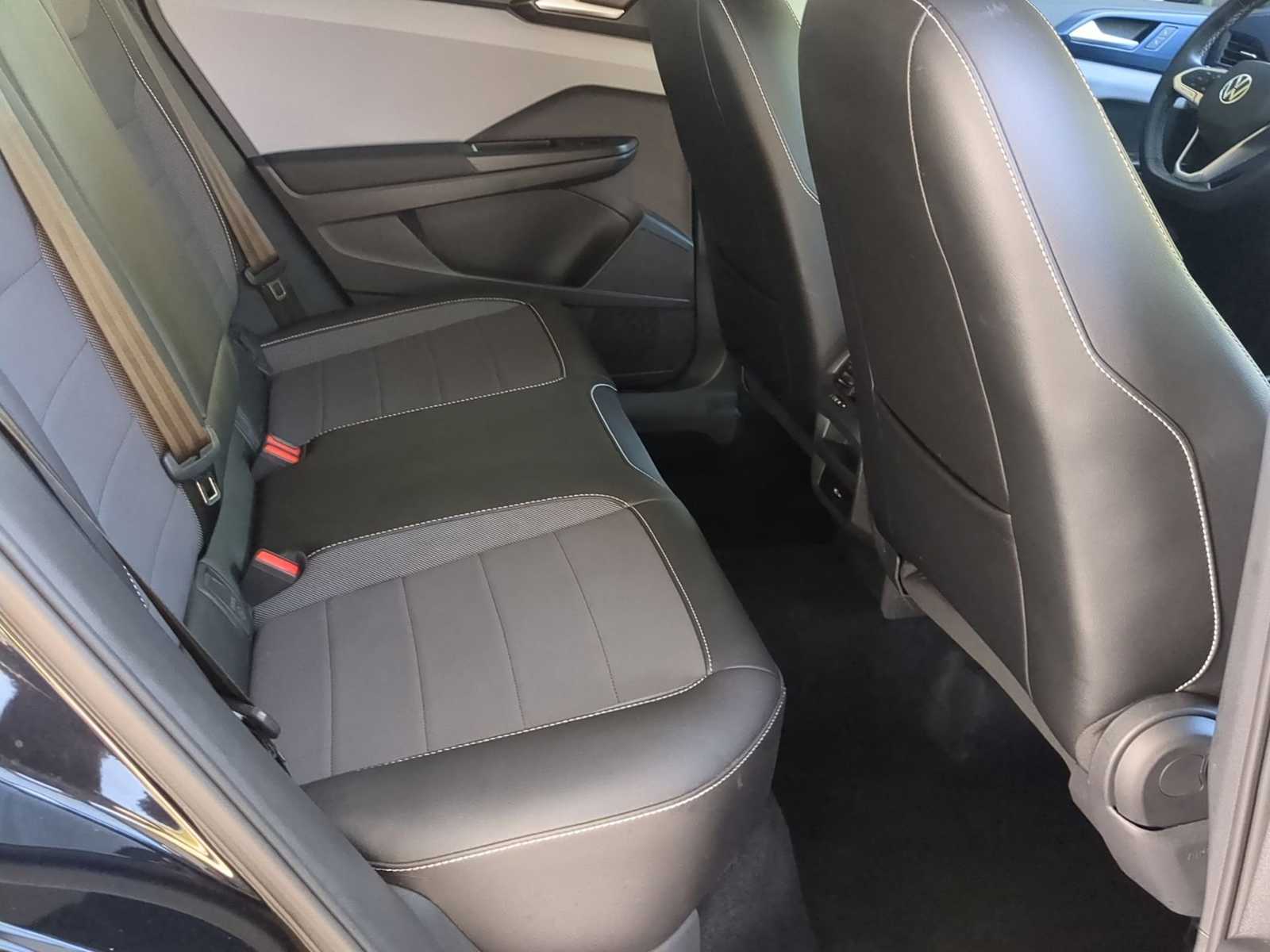 2022 Volkswagen Taos SE 19