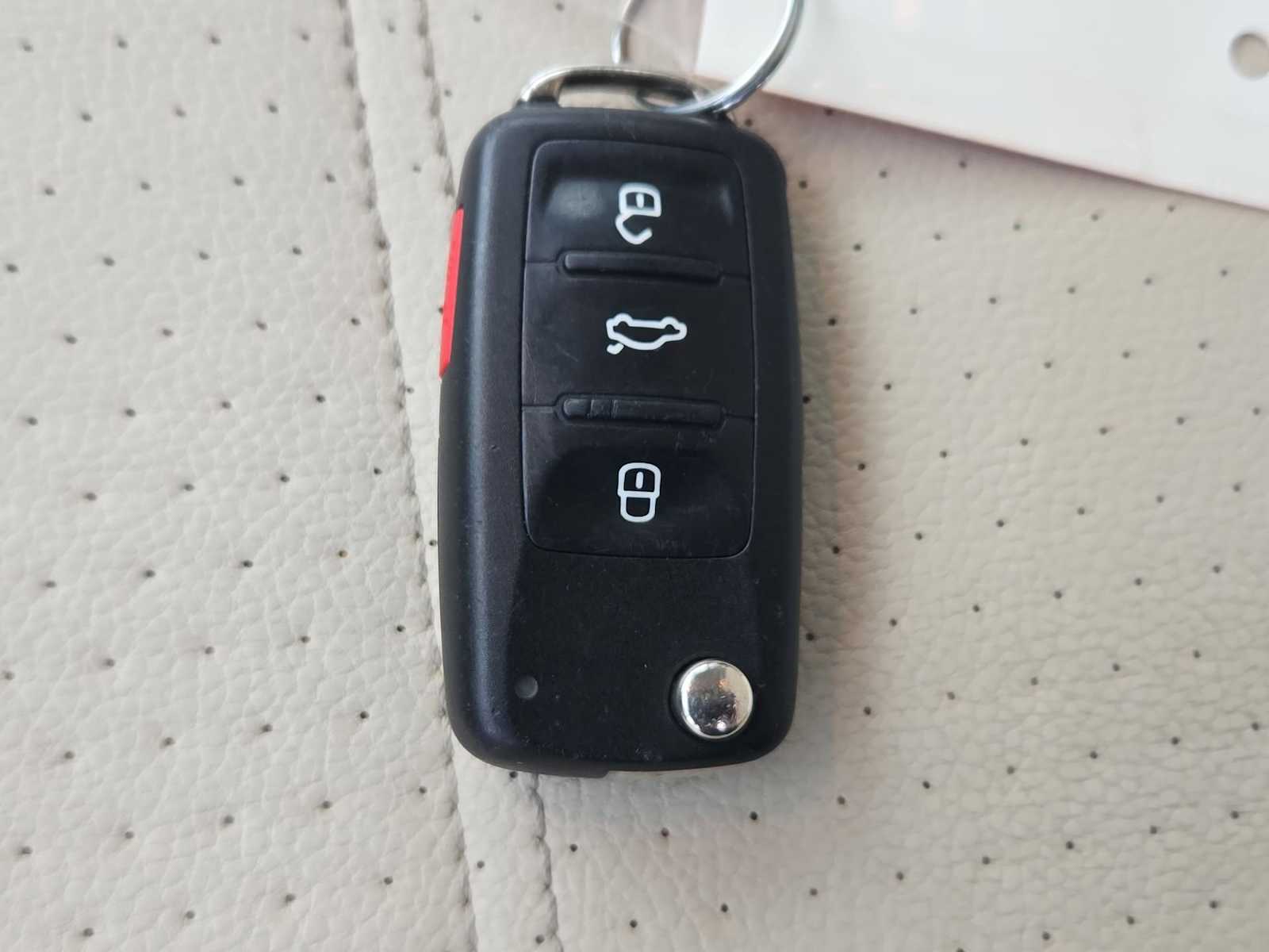 Thumbnail: 2015 Volkswagen Passat - 30