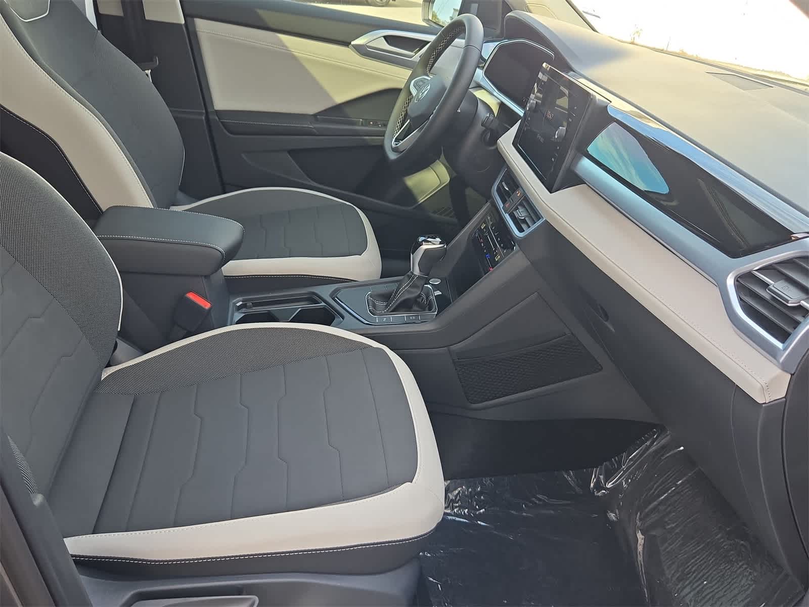 Thumbnail: 2025 Volkswagen Taos - 21