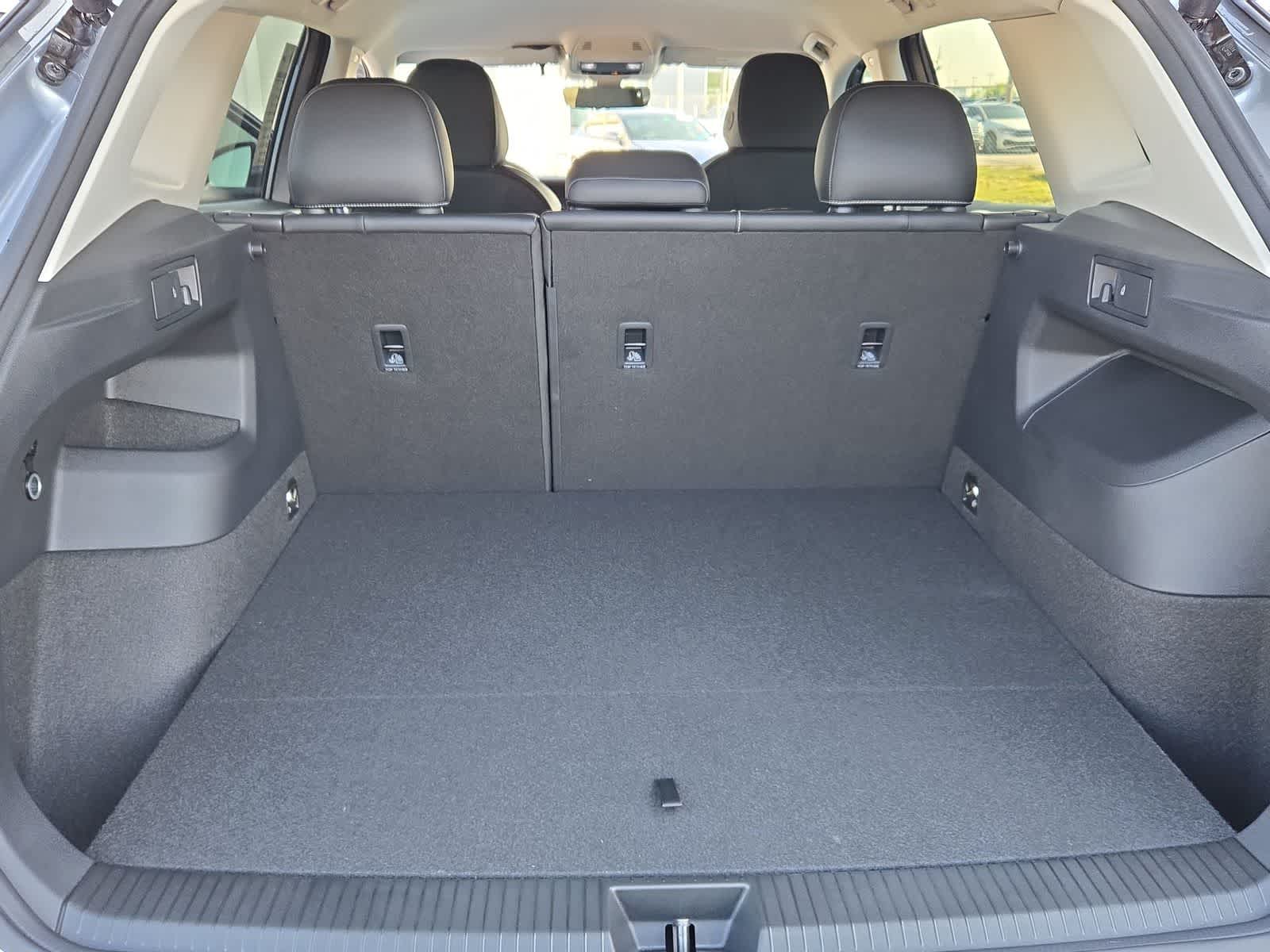 Thumbnail: 2025 Volkswagen Tiguan - 33