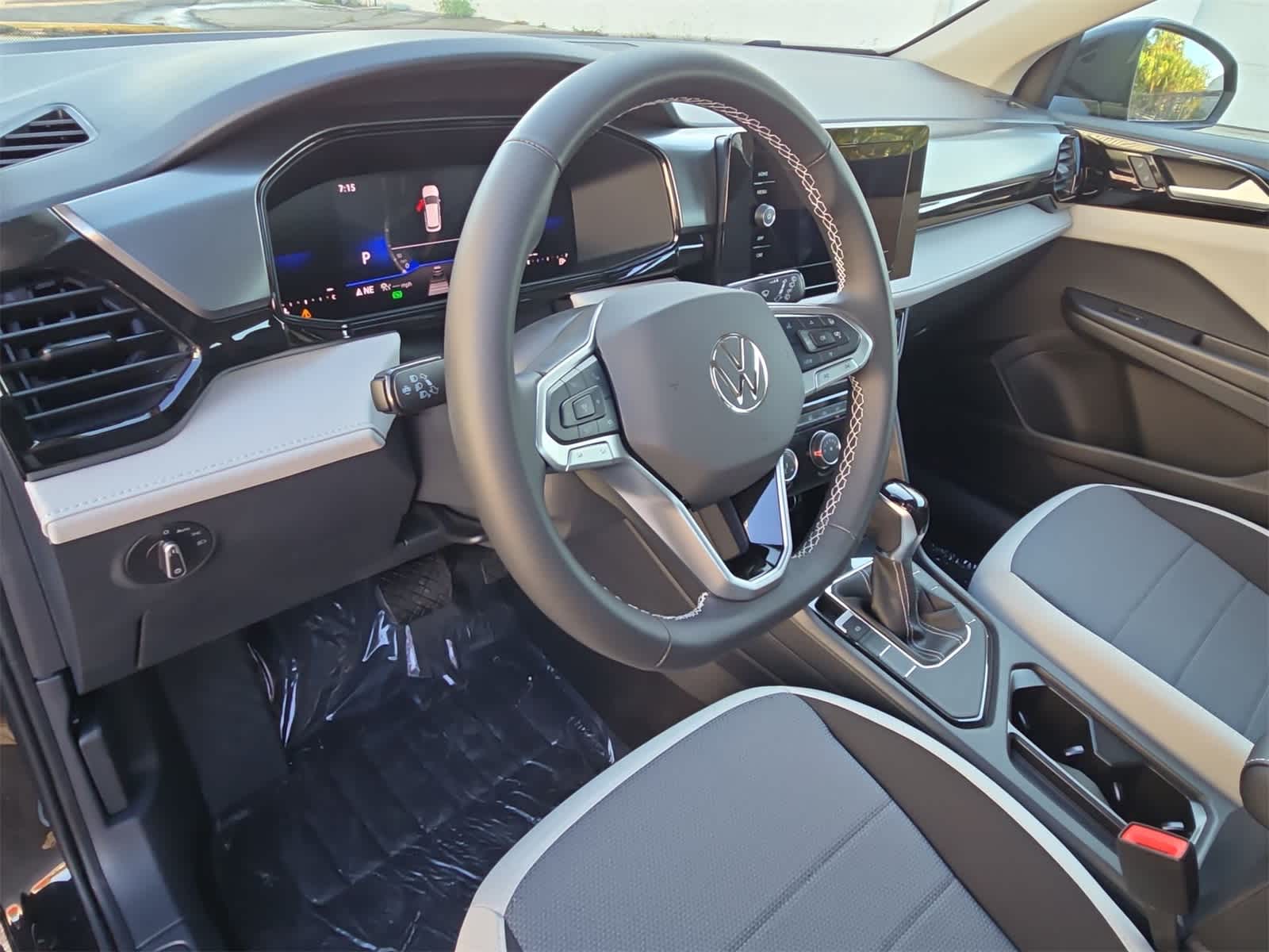 Thumbnail: 2025 Volkswagen Taos - 10