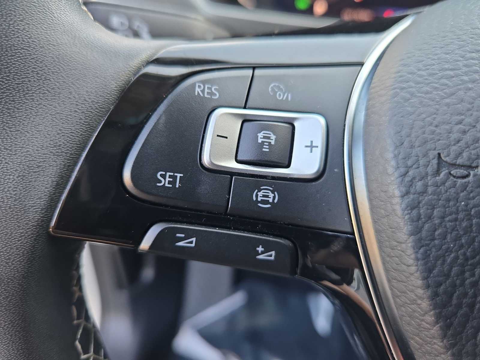 Thumbnail: 2021 Volkswagen Tiguan - 26