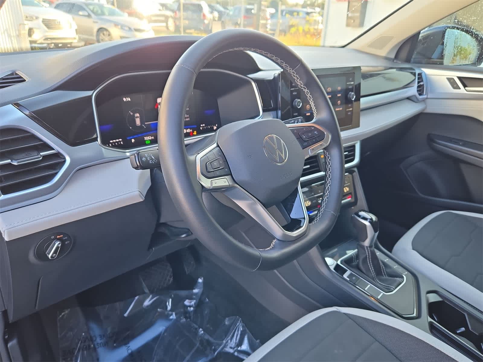 Thumbnail: 2025 Volkswagen Taos - 10