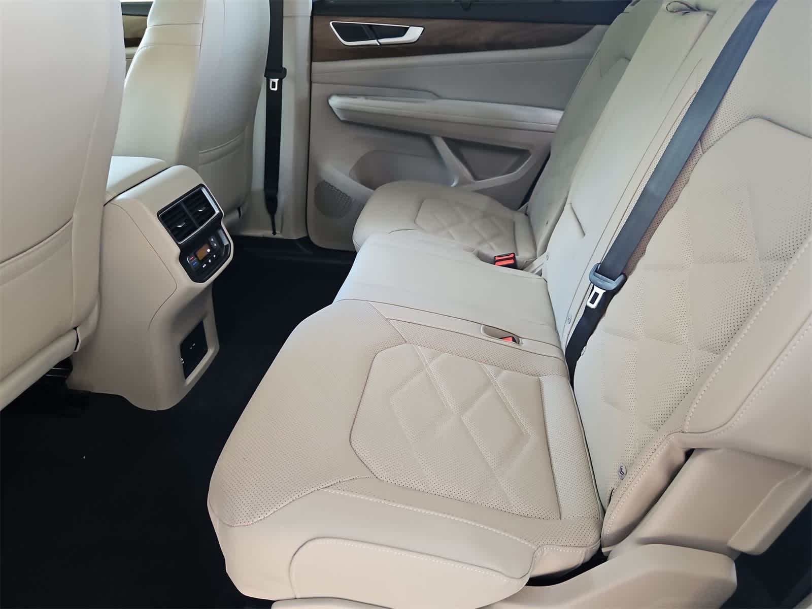 Thumbnail: 2026 Volkswagen Atlas - 21