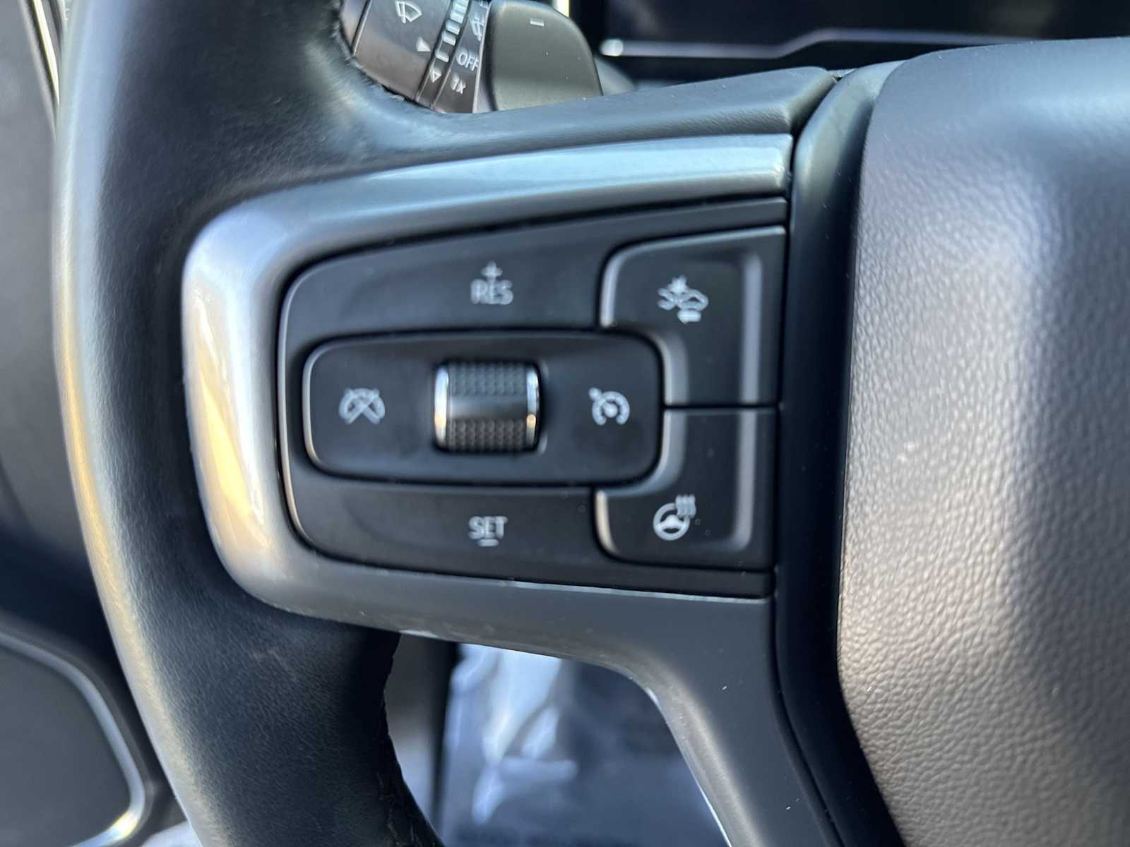 Thumbnail: 2023 Chevrolet Silverado 1500 - 23