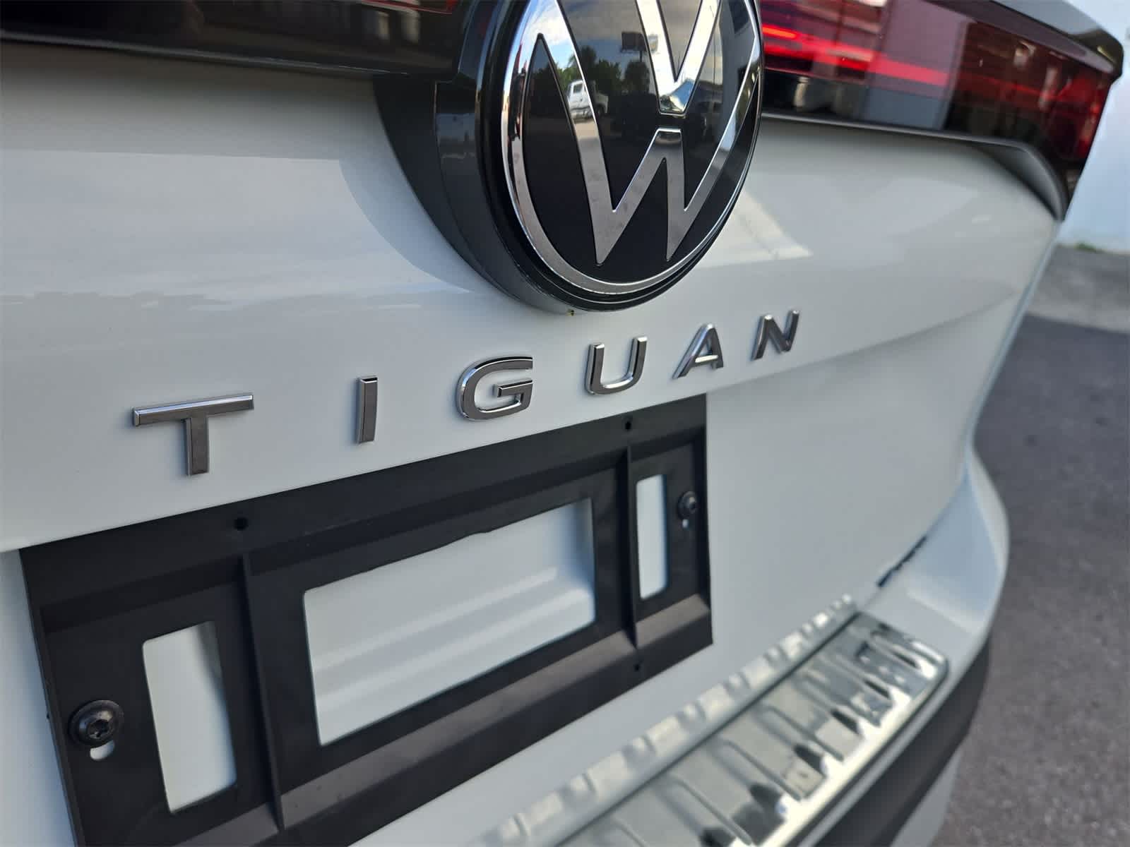 Thumbnail: 2025 Volkswagen Tiguan - 13
