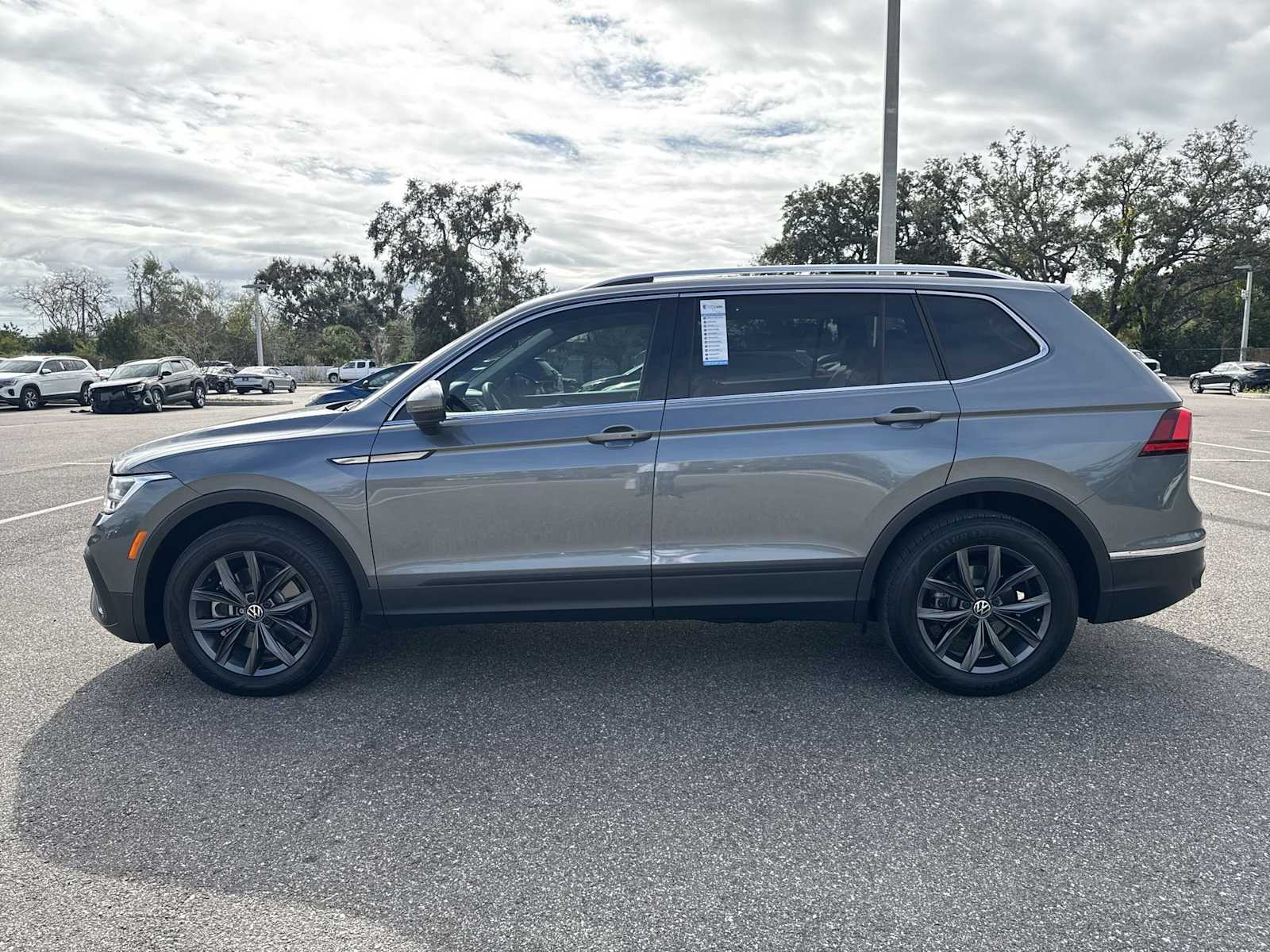 Thumbnail: 2022 Volkswagen Tiguan - 3