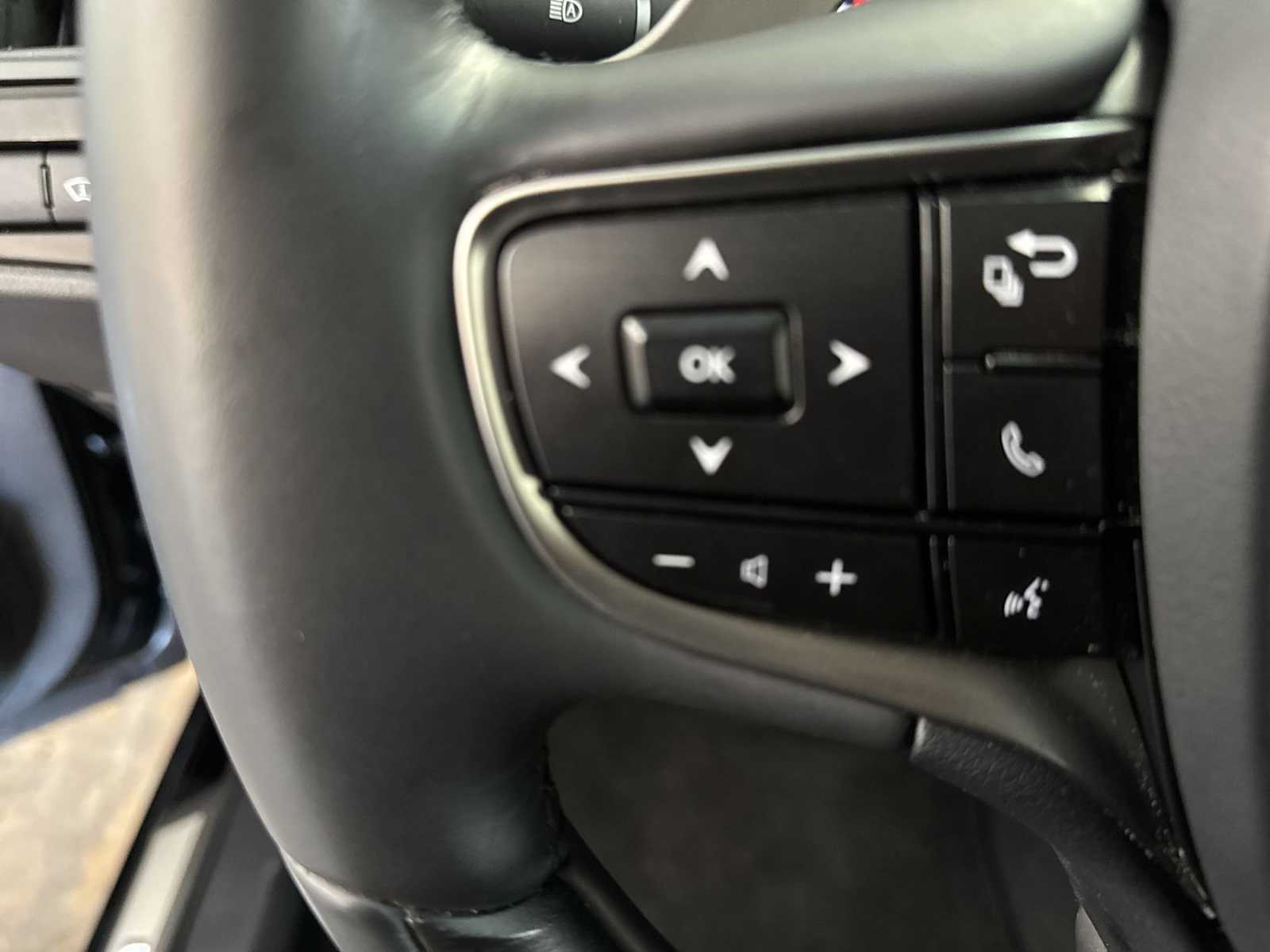 Thumbnail: 2022 Lexus ES - 22