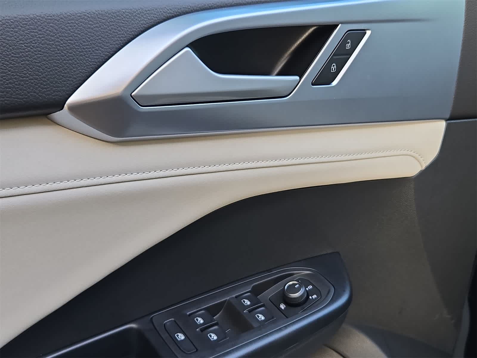 Thumbnail: 2025 Volkswagen Taos - 36