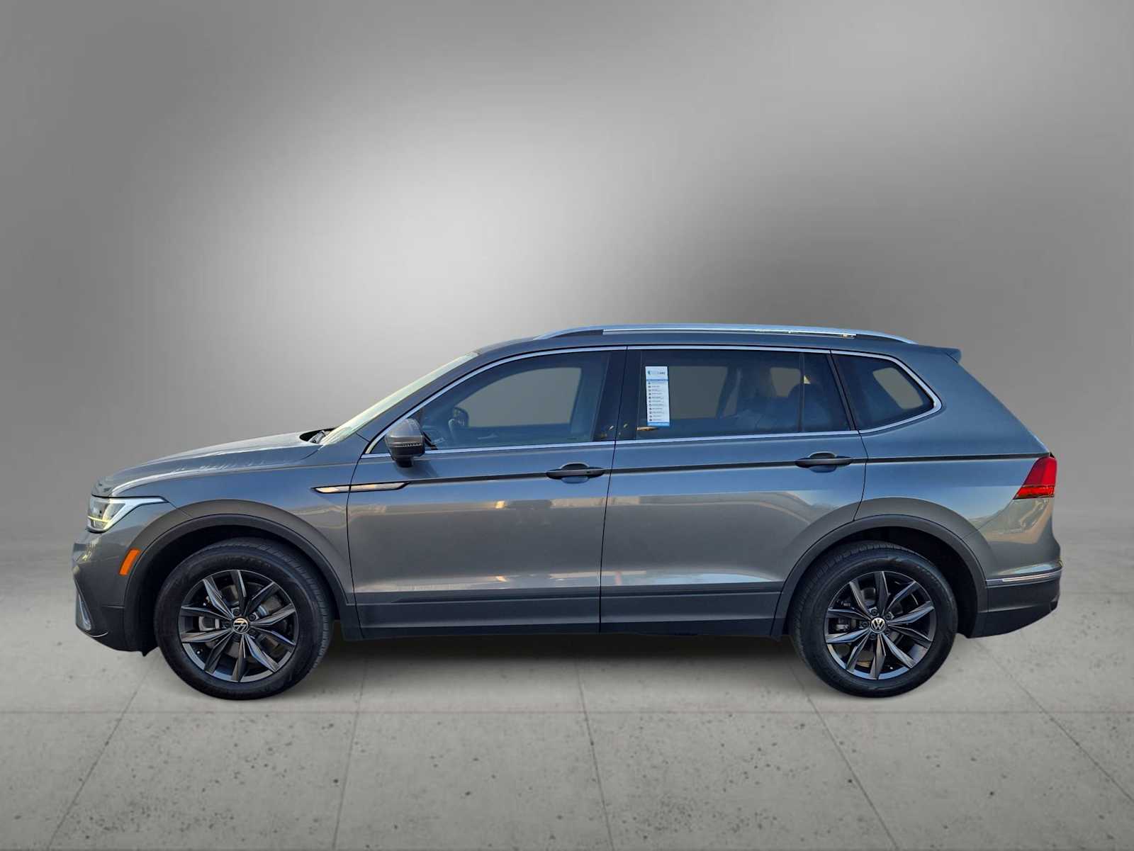 Thumbnail: 2023 Volkswagen Tiguan - 5