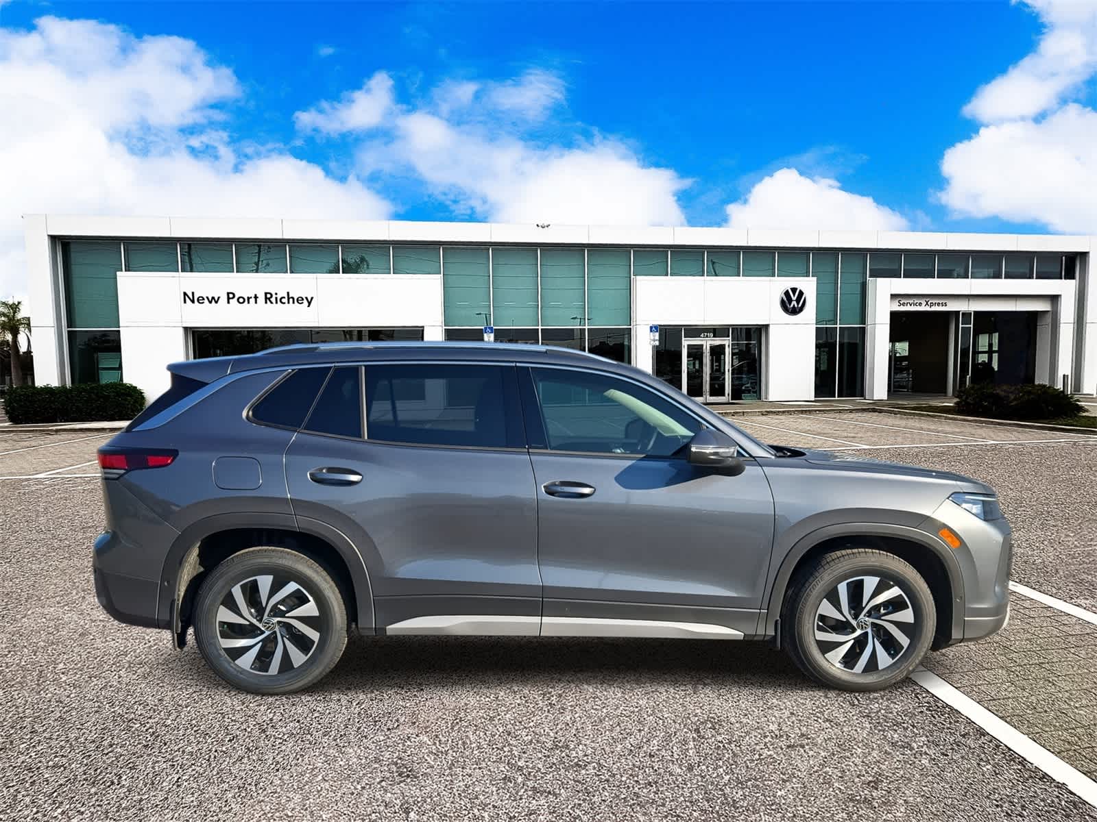 Thumbnail: 2025 Volkswagen Tiguan - 9