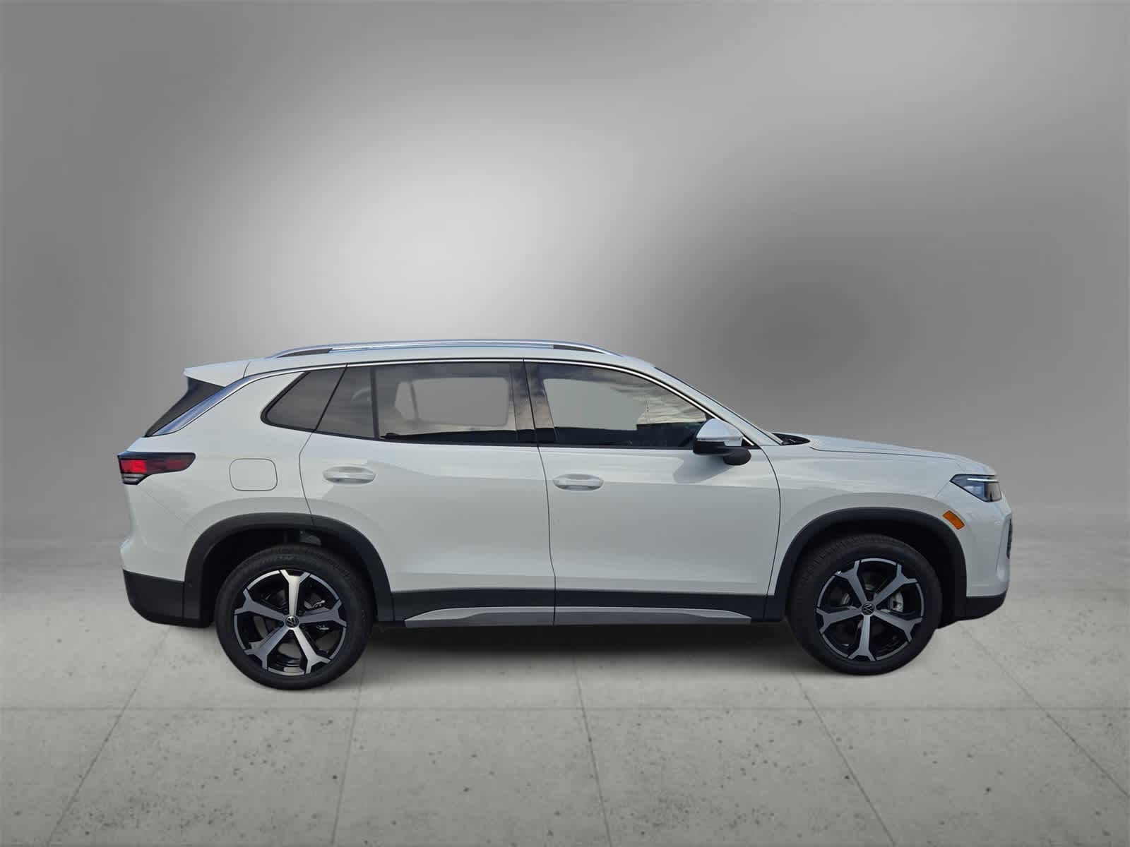 Thumbnail: 2025 Volkswagen Tiguan - 9