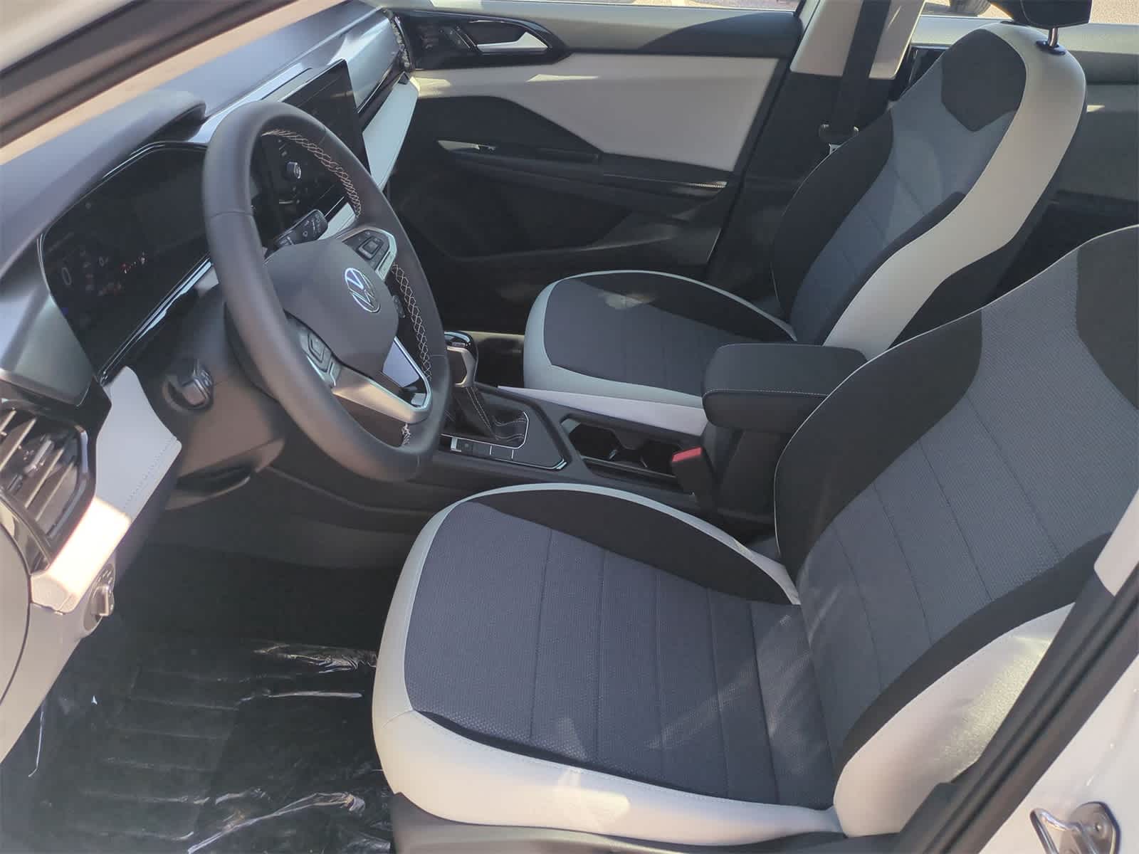 Thumbnail: 2025 Volkswagen Taos - 17