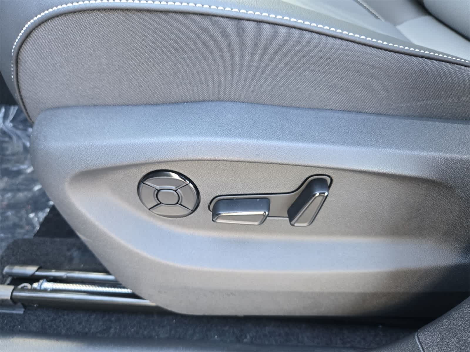 Thumbnail: 2025 Volkswagen Tiguan - 18