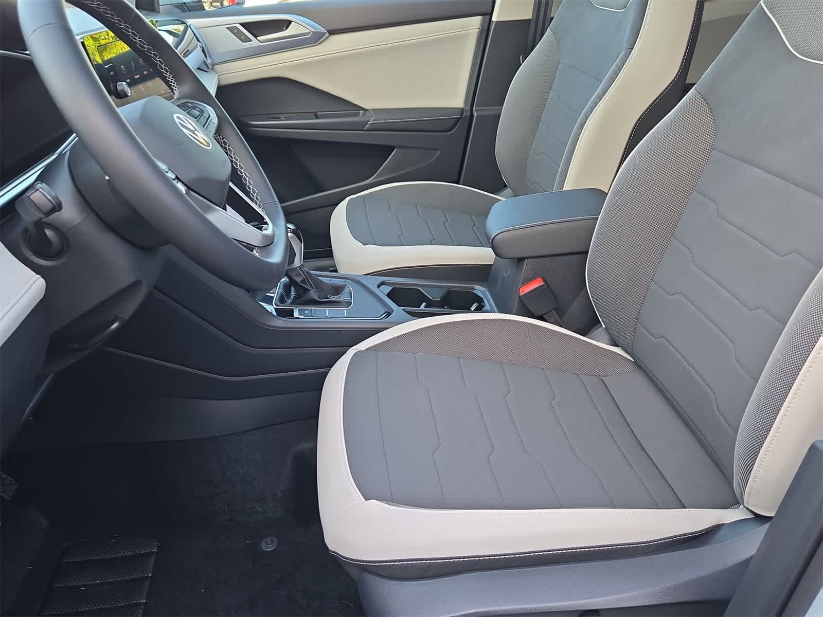 Thumbnail: 2025 Volkswagen Taos - 17