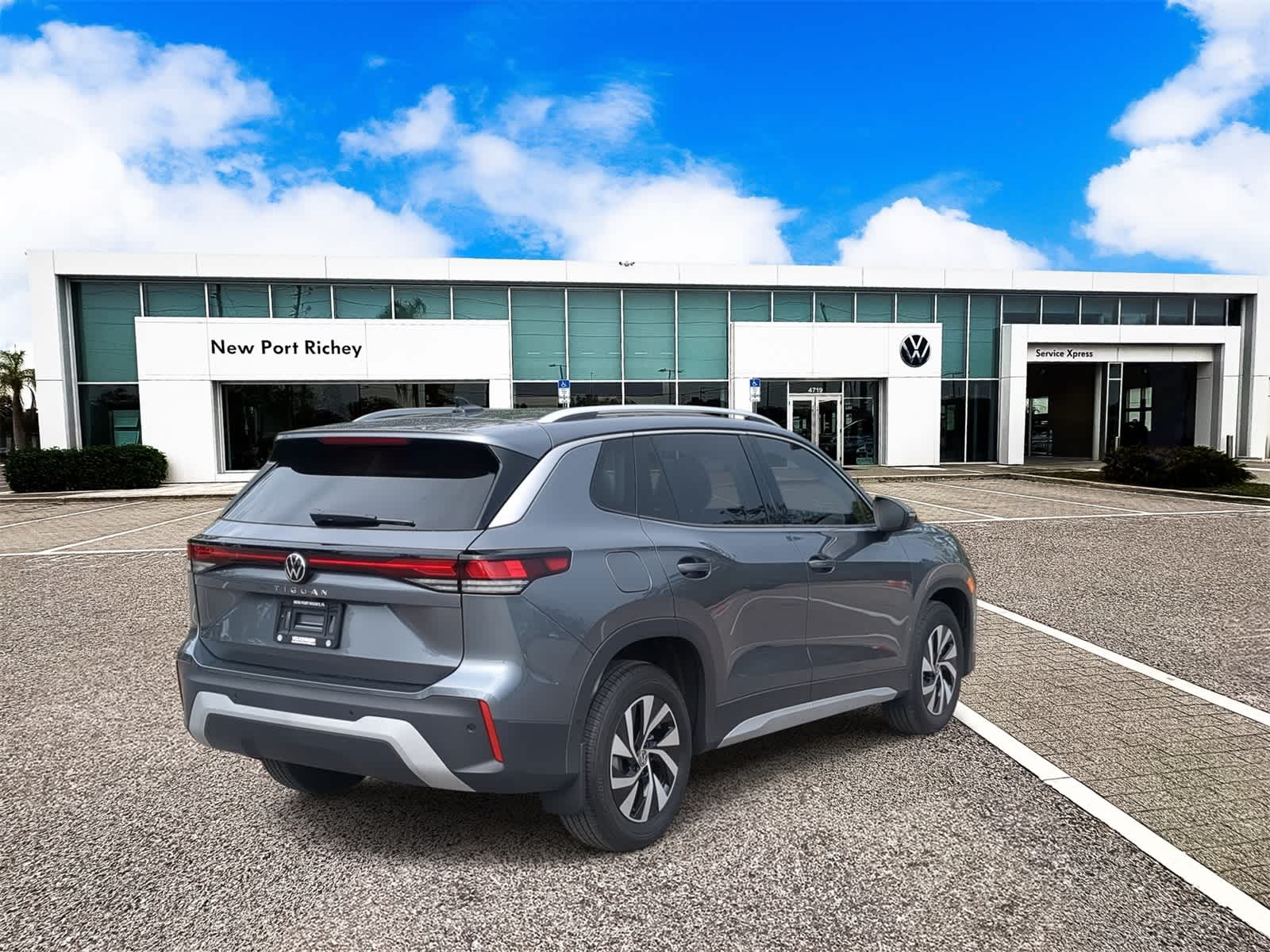 Thumbnail: 2025 Volkswagen Tiguan - 8