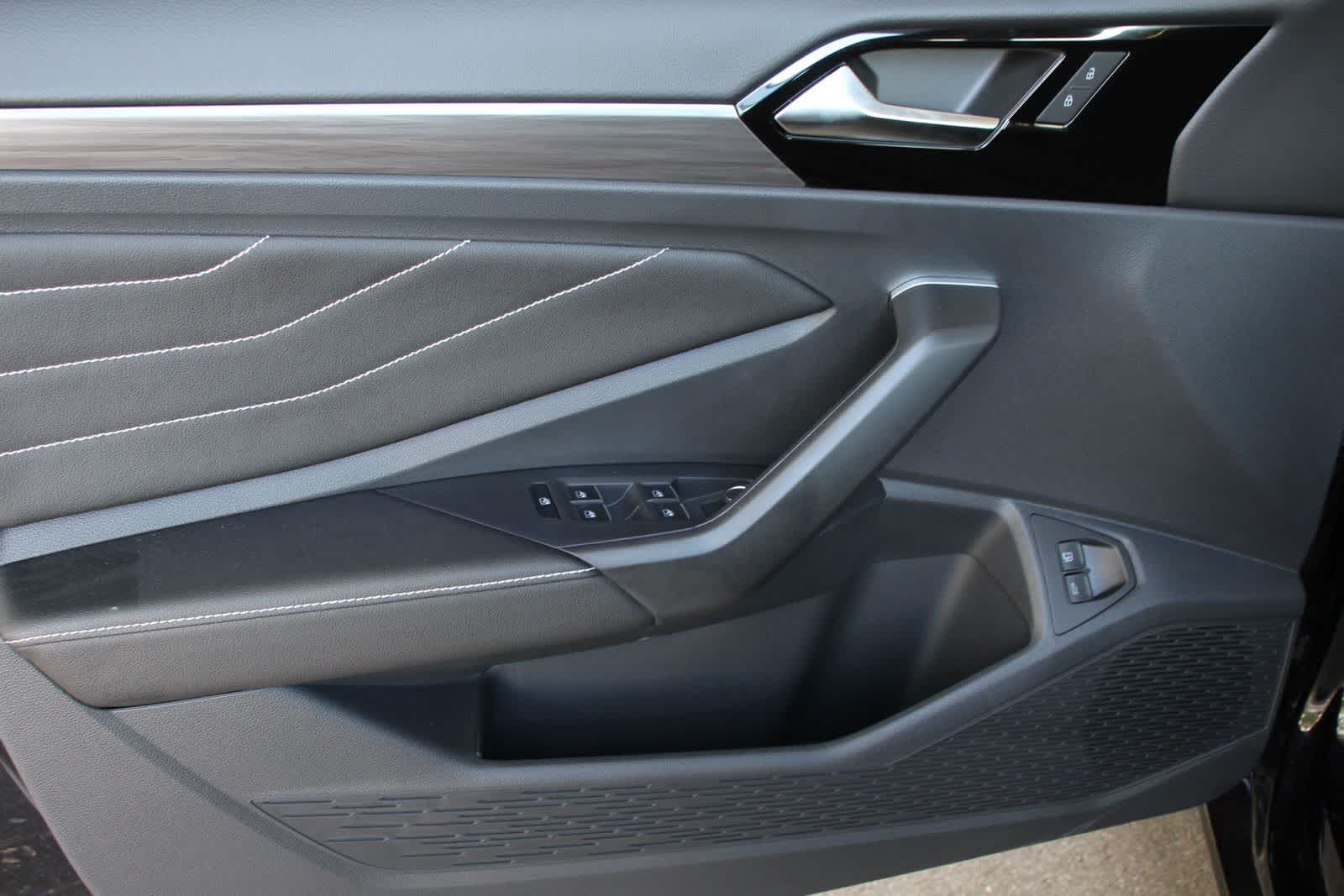 Thumbnail: 2024 Volkswagen Jetta - 10