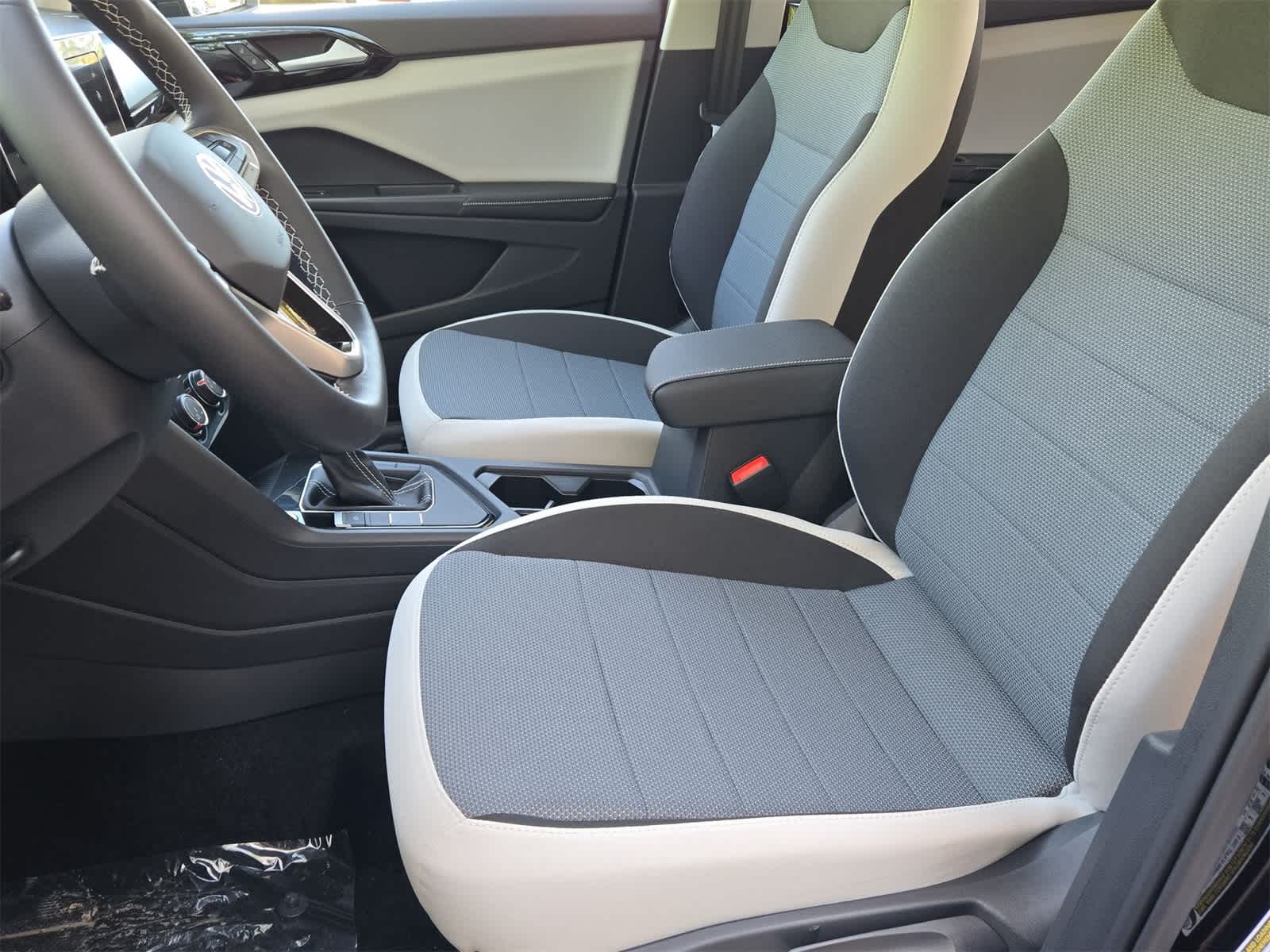 Thumbnail: 2025 Volkswagen Taos - 17